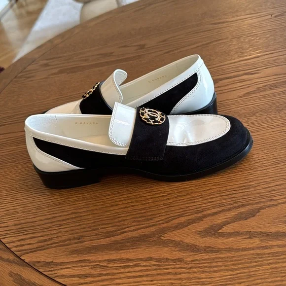 Chanel two tone loafers - Picture 2 of 4